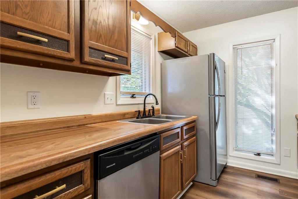 Townhouse Tct 2 A/K/A Drake Court Bvv - Residential