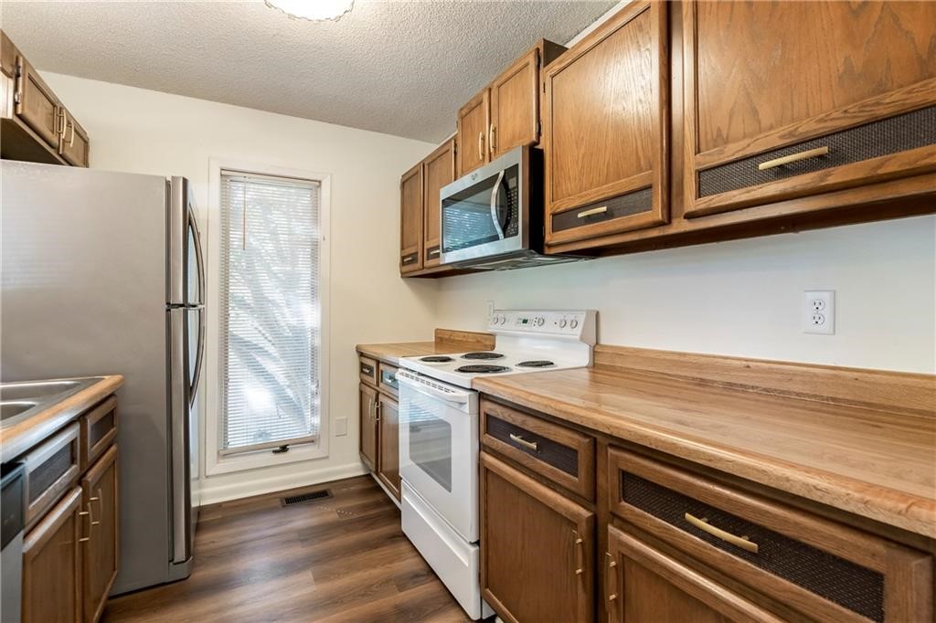 Townhouse Tct 2 A/K/A Drake Court Bvv - Residential