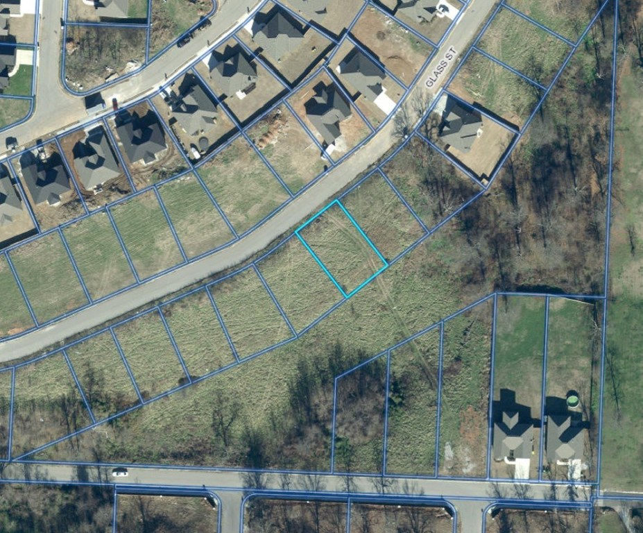 The rejuvenation is beginning in Cave Springs-- are you looking for a secluded and private neighborhood to build your dream home? Beautiful home sites nestled in the heart of Cave Springs rolling hills - location is excellent yet feels like a world away from the hectic daily life but close enough to enjoy all of the amenities that Bentonville and Rogers have to offer!