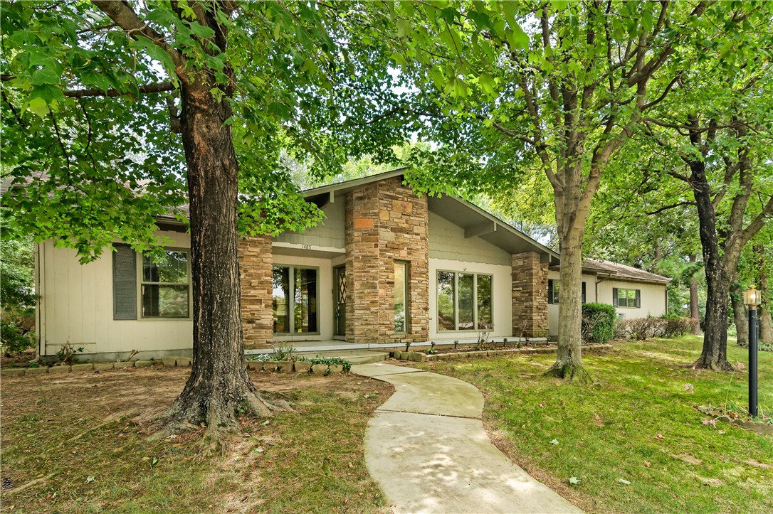 Located near U of A Razorback stadium, this 3-bedroom home offers exceptional features And a 1448 sq ft detached additional unit that has a ¾ bath, electricity and heat. Possibly could be turned into an income-producing rental. The main home features two remarkably spacious bedrooms that grant direct access to a vast patio and deck area, creating a seamless indoor-outdoor flow. Abundant storage, built-in shelves, and a stone fireplace enhance the charm. The expansive kitchen holds great potential and, with a touch of renovation, could transform into a chef's haven with a cozy breakfast nook. The lush surroundings of Fayetteville's coveted subdivision encompass the property, with picturesque trees adorning the landscape. While a bit of updating is required, the property is offered in an AS IS condition, as the Sellers opt not to undertake repairs. This residence presents a wonderful opportunity to shape a dream home in a sought-after location.
Plus, it has a community pool!