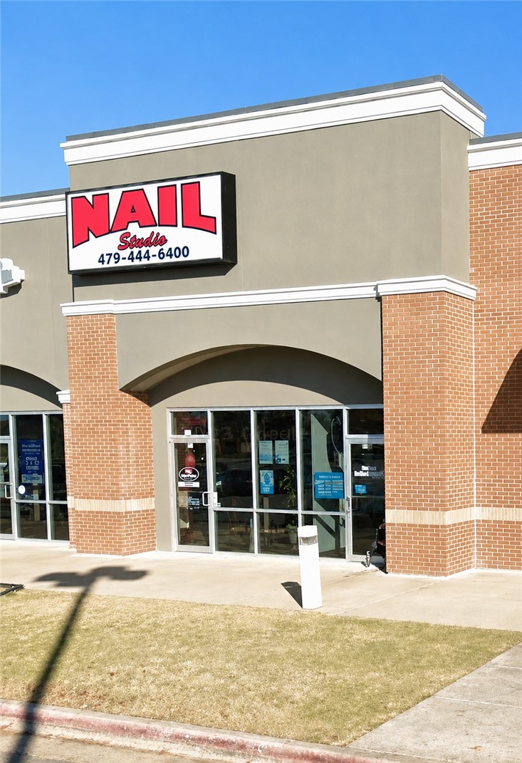 Established high-visibility shopping center anchored by Harps Food Stores offers strong daily traffic count and well-balanced tenant mix.  Excellent location for retail, office, medical, or service users.  Current tenants include Great Clips, Pizza Hut, SERC Rehabilitation, Classic Nails, Gusano's Pizza, and JJs creating consistent customer draw and crossover opportunities.
