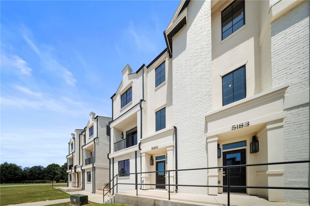 Pinnacle Heights Rogers - Residential