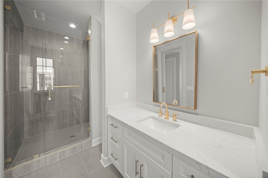 Pinnacle Heights Rogers - Residential