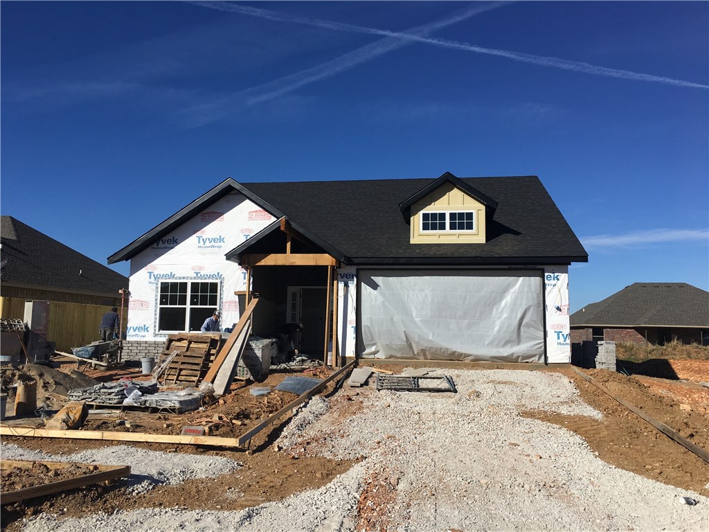 New Constrction by Global Construction. 3BR/2BA home with open floor plan. Bentonville schools. Act now to select your interior finishes.