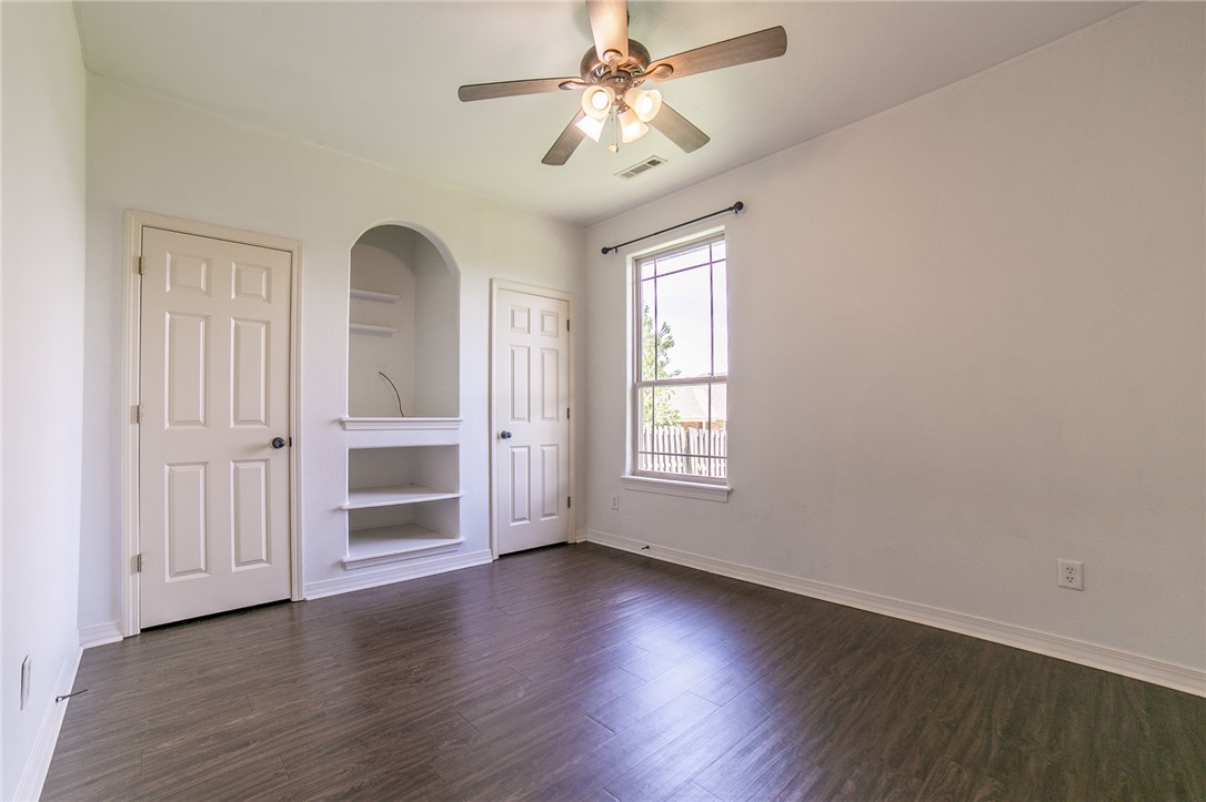Briar Chase - Residential