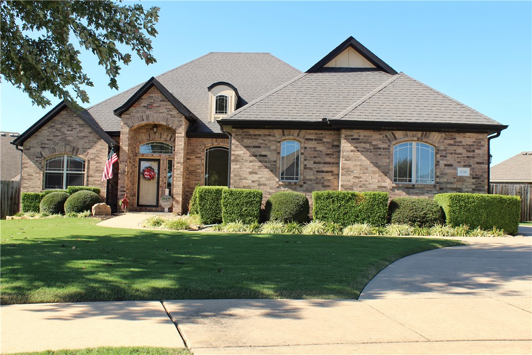 Situated in the heart of NWA, bike trails & walking distance to schools-- this home has it all! From the moment you walk in, you will notice all new paint complimenting the crown molding & beautiful cathedral ceilings. Kitchen offers granite counter tops,large walk-in pantry & gas cook top. Oversized backyard has a covered patio with tv hook-up & newly stained deck. Brand new upgraded AC unit with Merv filter system. Located at the end of a cul-de-sac, this home is great for entertaining friends & family this holiday season. Come see this lovely home today, this one won't last long!
