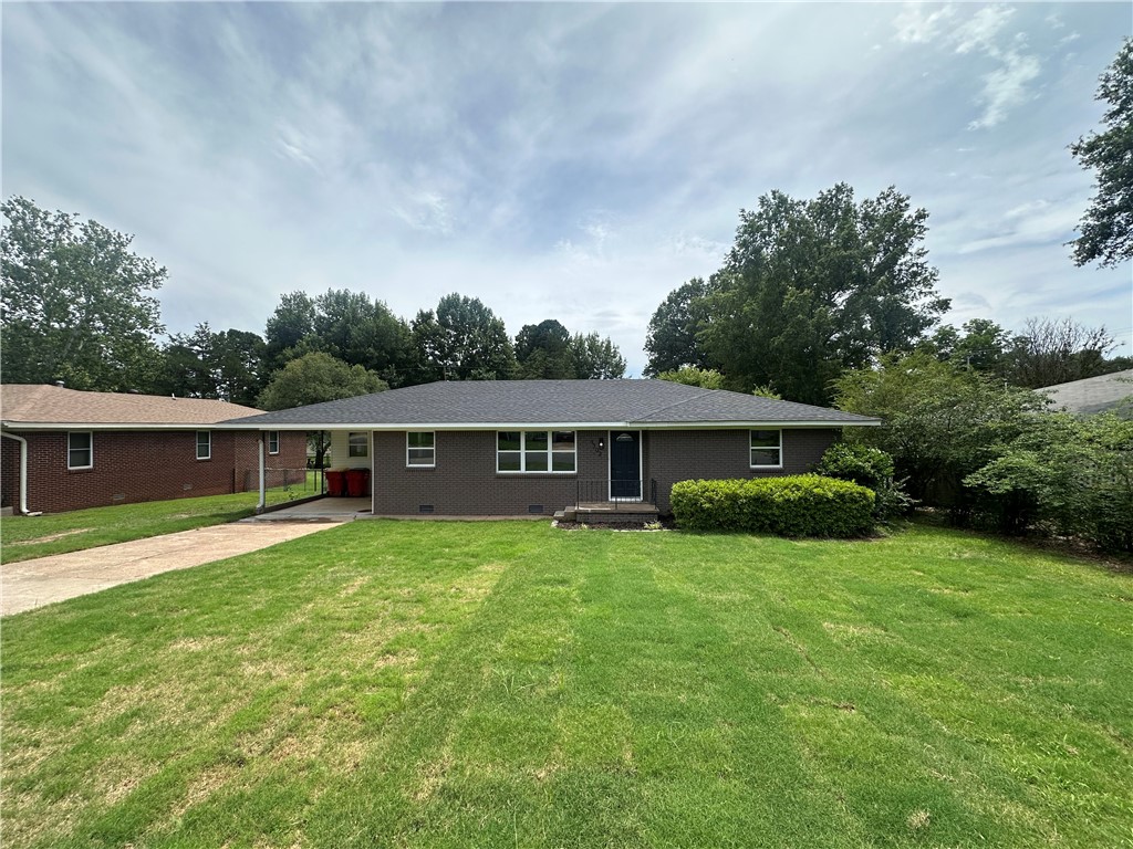 Sold Prior to Entering MLS.
Completely Remodeled Home in Morrilton, AR – 1,521 Sq Ft

Step inside this beautifully renovated home where no detail was overlooked! Featuring a full remodel from top to bottom—including a stunning new kitchen, updated bathrooms, and refreshed living spaces—this home blends modern finishes with timeless charm. Whether you’re hosting family gatherings or relaxing after a long day, the thoughtful updates make every inch of this 1,521 sq ft home feel brand new. Conveniently located in the heart of Morrilton, this one is move-in ready and waiting for you!