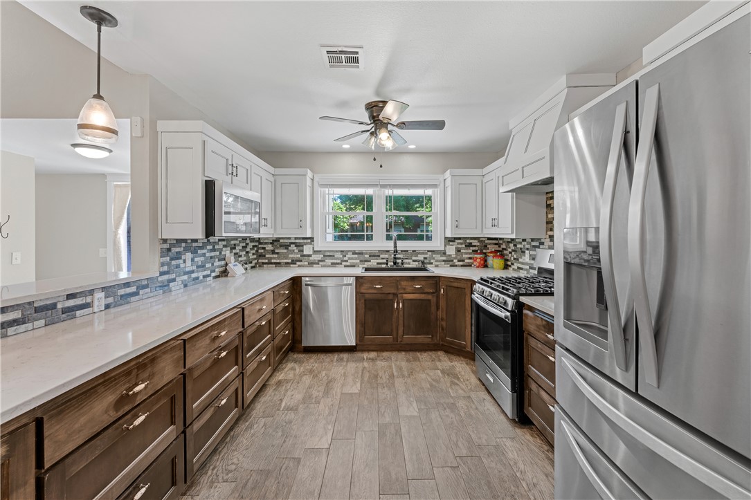 WHISPERING TIMBERS PH 4 - Residential