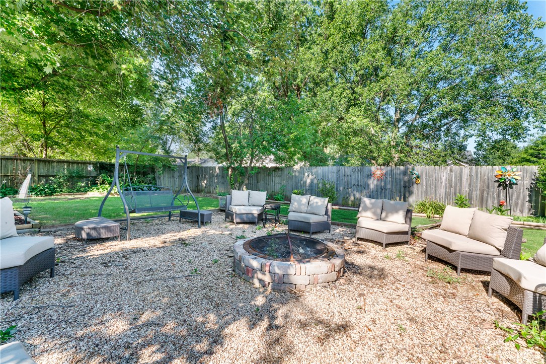 WHISPERING TIMBERS PH 4 - Residential