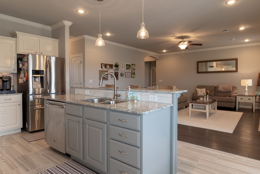 Chelsea Point II Rogers - Residential