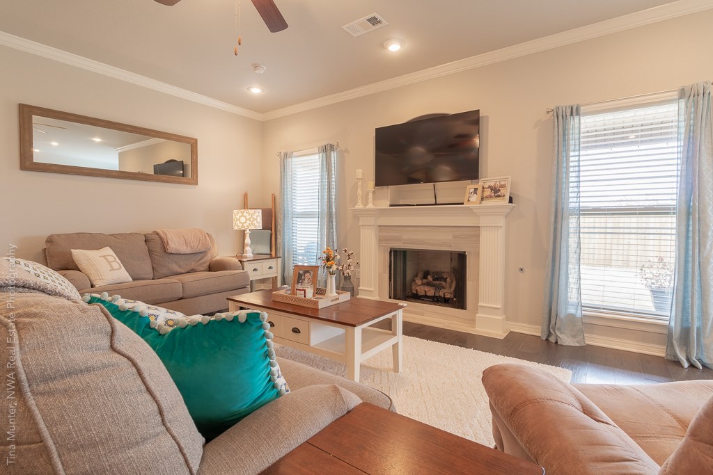 Chelsea Point II Rogers - Residential