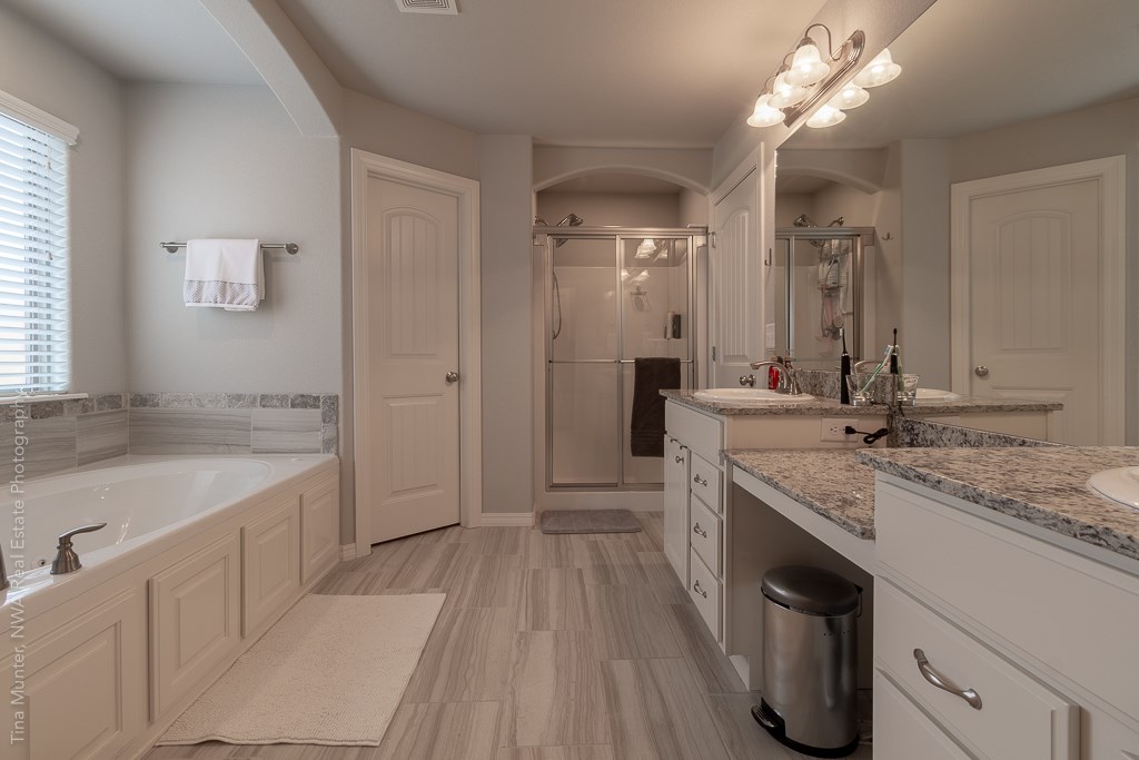 Chelsea Point II Rogers - Residential