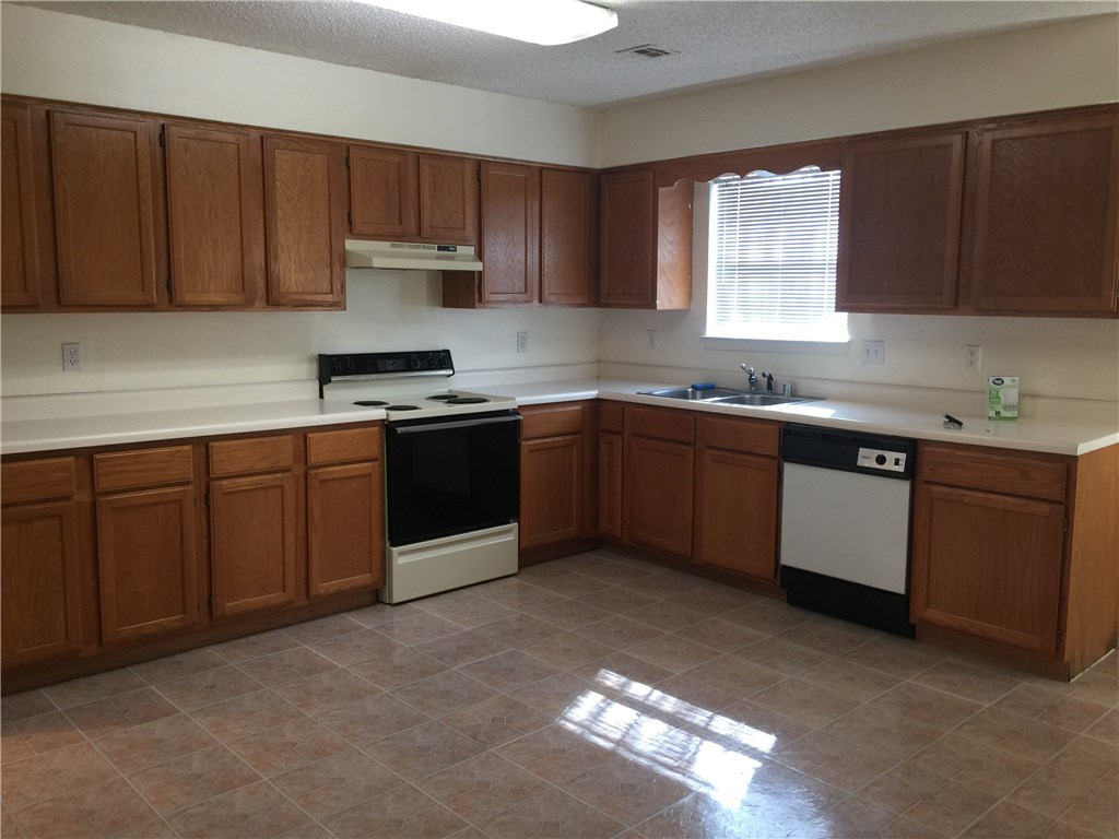 Holly Gardens Bentonville - Residential Lease