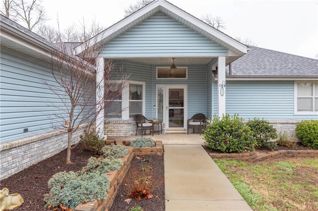 Beautiful nicely updated 3 bed 2 bath home in Bella Vista. Spectacular floor plan with soaker tub in the spare bath and screened in back porch. Close to biking and hiking trails. Lawncare included!