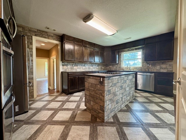 10-19-31-BENTONVILLE - Residential Lease