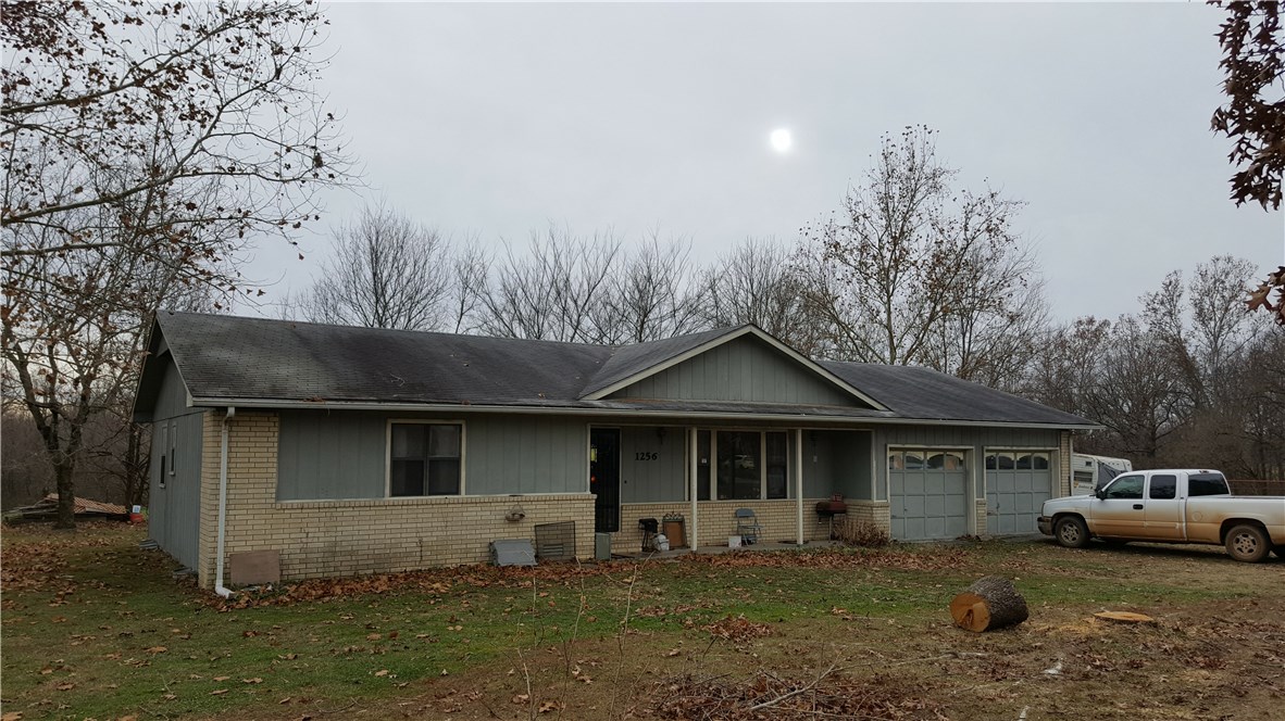Excellent location and ready to be restored, this is country living with all the amenities of being close to Rogers. Very flat lot on .75 acres, and located just minutes from major business and schools. Large open spaces and plenty of storage, old trees and lots of peace and quiet. This has lots of potential as a great investment property!