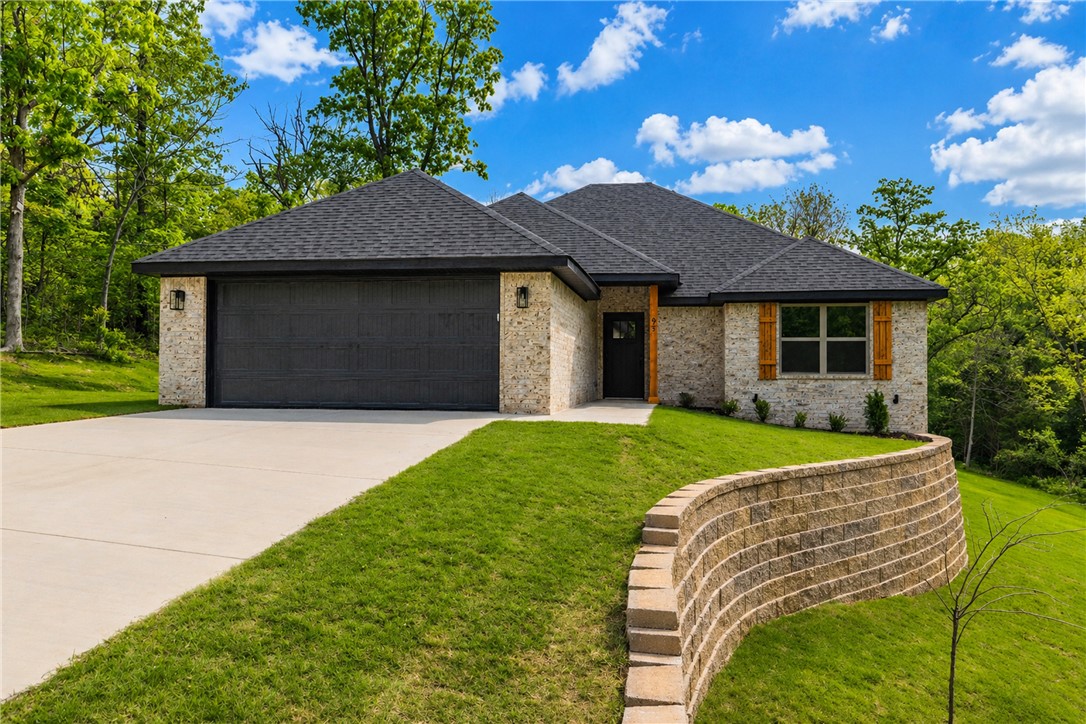 New construction Bella Vista home! 3 bed/2 bath home on a large corner lot near The Highlands golf course, Branchwood Recreation Center, Lake Loch Lomond, with easy access to I-49 Bella Vista Bypass. Open concept/split bedroom floorplan boasts lots of natural light. High end finishes featuring hardwood floors in entry, living and master areas. Stainless steel appliances, gas log fireplace, granite/quartz countertops, walk-in pantry, and large island.  Spacious master suite features a large walk-in closet, double vanity, walk-in custom shower. Home is plumbed for a generator and covered deck for outside entertaining. Preferred lender offering $5,000 in closing costs paid.