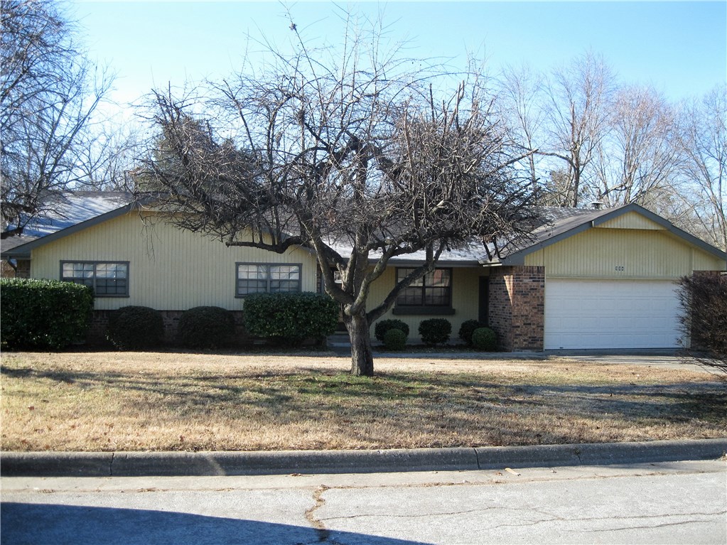 Gorgeous home in the Oakhill West Subdivision. Features include 3 bedrooms, 2 baths, 2 living areas, Breakfast bar and built-in microwave, Wood burning fireplace, Brand New 2016 roof and gutters,12x20 Deck to enjoy the beautiful tree shaded yard.