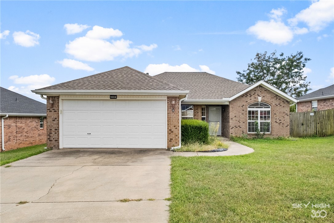 This 3-bedroom, 2-bath single-family home in Centerton is now available for lease! This charming one-level all-brick home sits on a large lot in a great location and features a desirable split floor plan. The spacious primary suite includes his-and-her closets, and the fenced backyard offers added privacy with no backyard neighbors. Enjoy renting from a private landlord with no application fee. Fridge, washer, and dryer included! Don’t miss this well-maintained home with plenty of space and privacy!