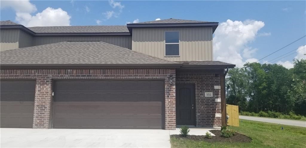 Newer duplex in great location! Close to the Wal-Mart Neighborhood Market on Hwy 102 and Greenhouse Rd in Bentonville, 3 bedroom, 2 baths, open living space, wood look tile in main living space and carpet in bedrooms. Kitchen has gas range, granite, and pantry. Comes with refrigerator, washer & dryer. No smoking. Pets negotiable with additional deposit and owner approval.