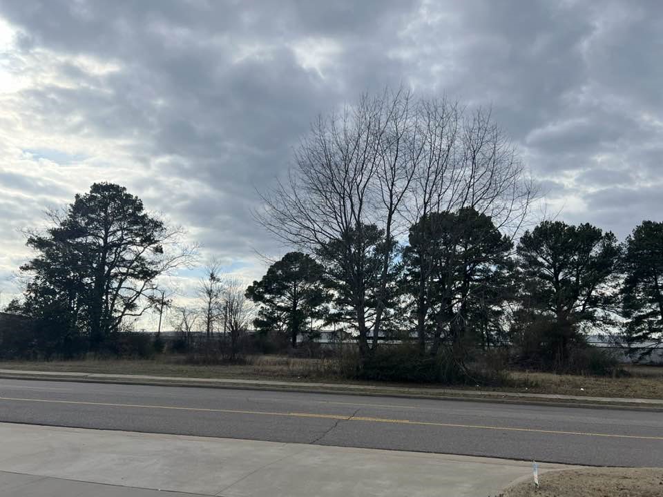 Outstanding Commercial Opportunity – Prime Location!
Located in a growing and thriving area of town, this approximately one-acre commercial lot offers excellent visibility and accessibility just minutes from the interstate. Situated in a high-traffic corridor surrounded by established businesses and ongoing development, this property is ideal for a variety of commercial uses. Whether you're looking to build retail, office space, or a service-based business, this lot provides the space, location, and exposure to make it a success. Don’t miss the chance to invest in one of the most dynamic areas in the market!