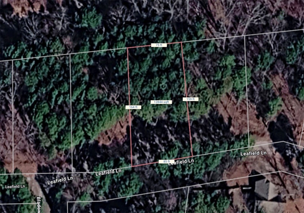 Very nice Bella Vista building lot ready for your dream home. Quiet street, near Hwy 71 overlooking the Back 40 bike trail. South-facing w/ utilities at the street. On-site septic needed. Neighboring lot available