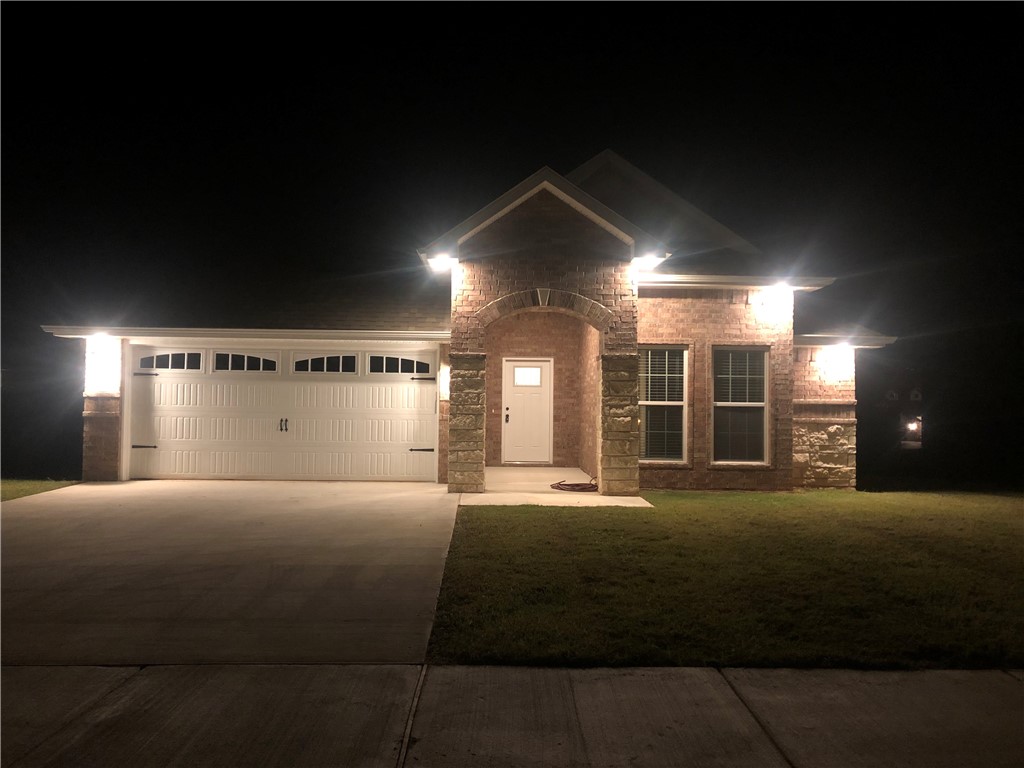 Be the first to live in this beautiful luxury 2050 HSF home.  The home offers double pantries, room for bar seating and a large, covered back patio.  The open floor plan has three bedrooms and two full baths.  Stainless Steel appliances in the kitchen, 10 Foot ceilings in the entry, kitchen, living area and master bedroom.  Large Master Closet.  Pets are negotiable.  $750 Pet Fee required.
