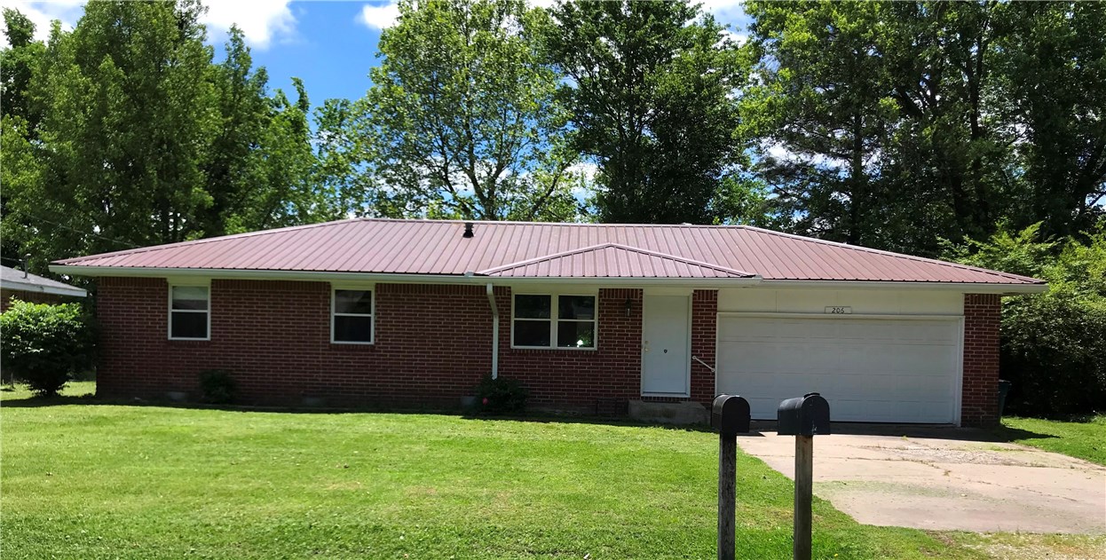 Great location Close to Mary Mae Elementary and Bentonville shopping.  3 Br 2 Bath home with large fenced back yard.  Small pet negotiable.  Owner to manage with approved application.