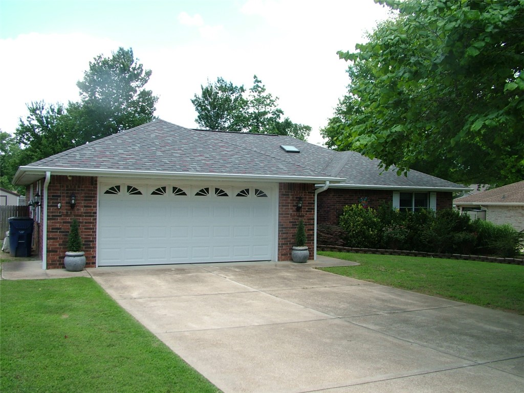 Delwood Manor 1st - Residential