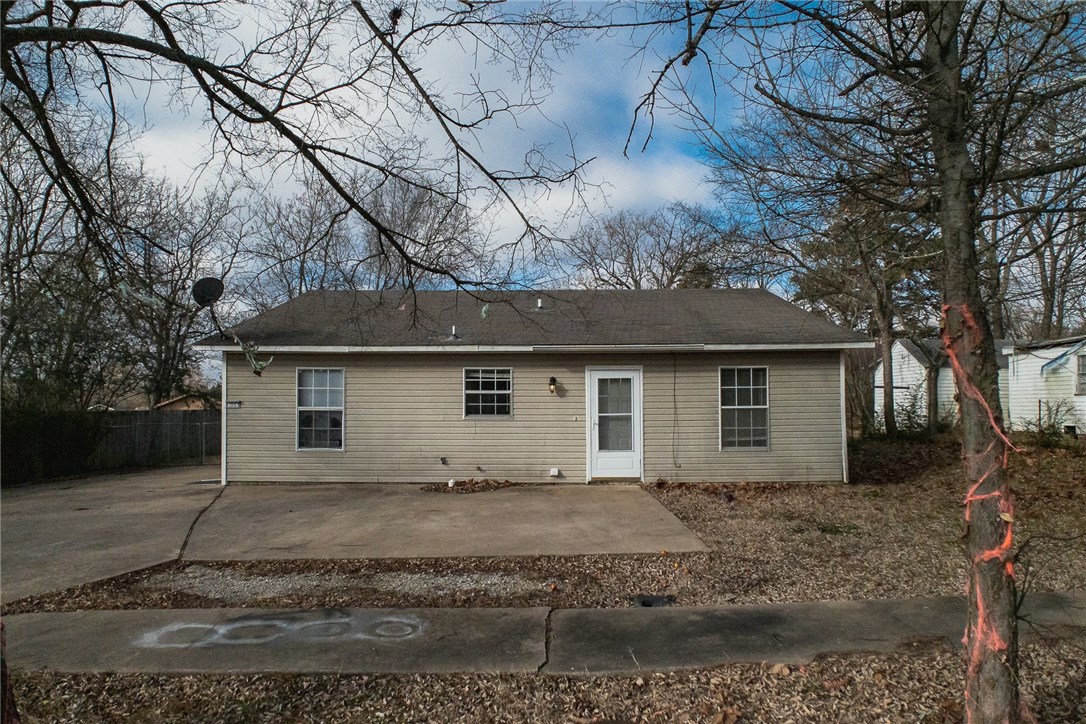 4 Bedroom/2 bath home for lease in East Fayetteville.