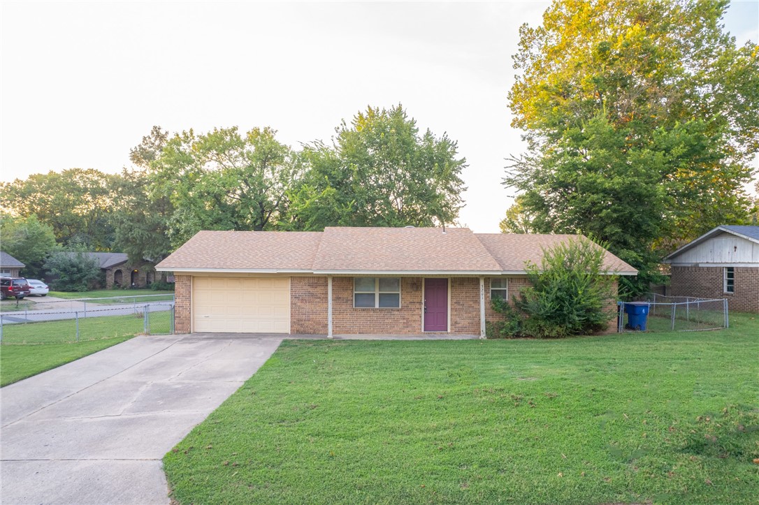 Nicely updated home on a corner lot in Greenbriar South Subdivision near many amenities including school, grocery store, church, fire station, convenient store / gas station and I-540.  This quaint home features a living room with laminate wood flooring, a spacious kitchen with newer appliances, ceramic tile flooring, and a large walk-in pantry.  Other comforts include a large dining area, one car garage, fenced backyard and a storm seller.  Call and schedule your showing now!