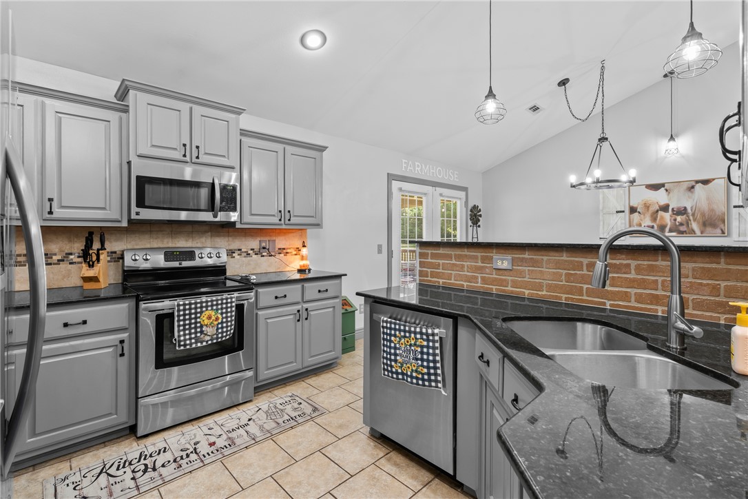 College Hill 2nd Add Ph 1 Gentry - Residential