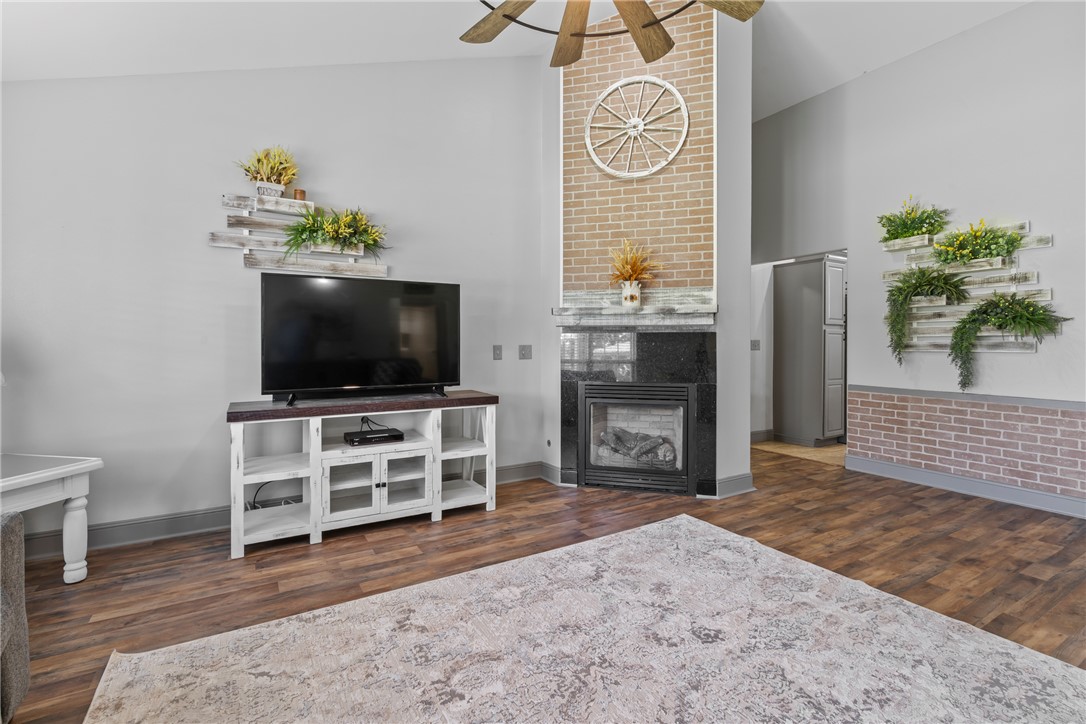 College Hill 2nd Add Ph 1 Gentry - Residential