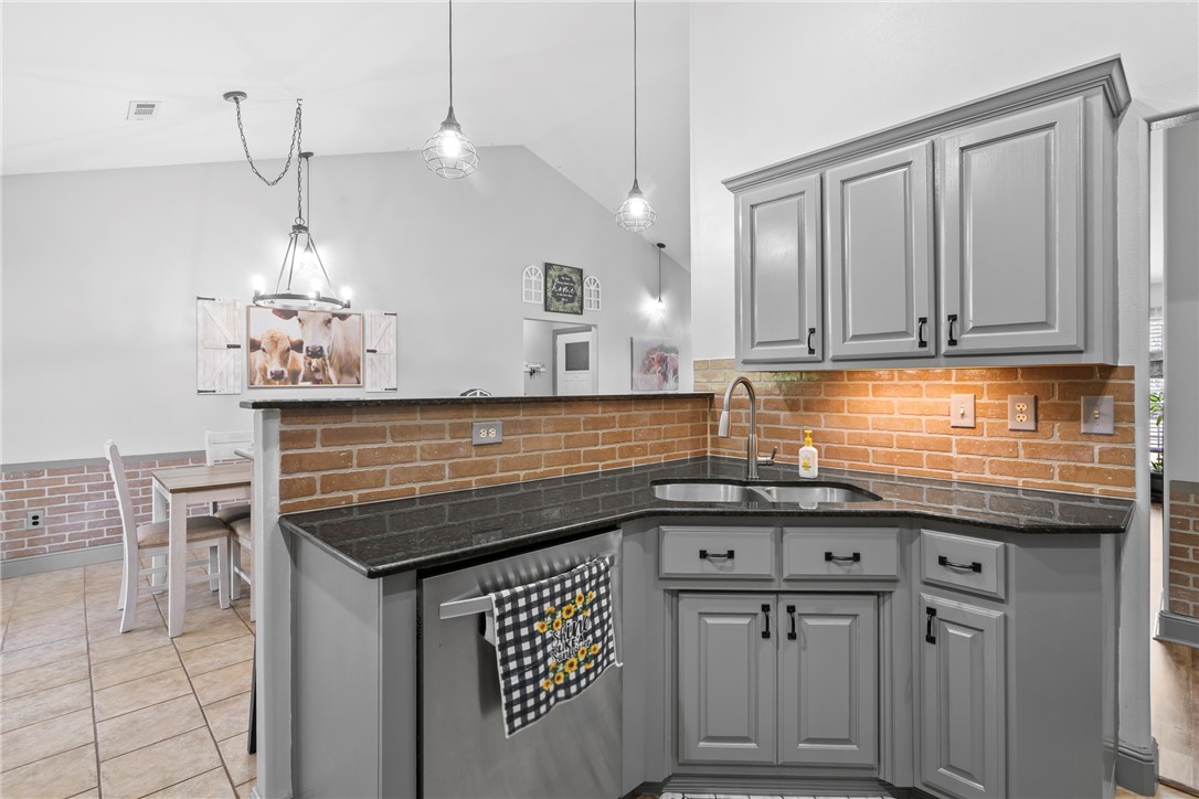 College Hill 2nd Add Ph 1 Gentry - Residential