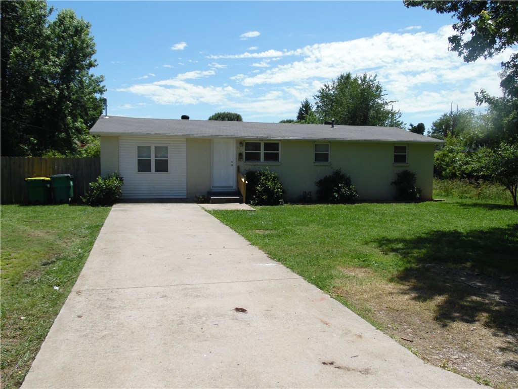 Clean cute house at the end of a deadend street. Two large living areas.  Great location for owner occupy or investment property.  Double fenced backyard and washer, dryer, refrigerator, stove all convey. AC is approx 5 yrs old; Gas hot water heater is approx 3yrs old.