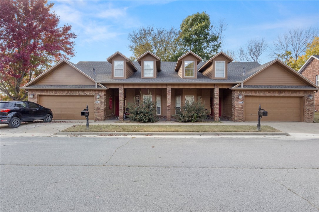 The BEST multifamily investment opportunity per square foot in Fayetteville! Located just minutes from the University of Arkansas, this property contains 4 beds, 3 baths, and 2392 sqft per side! New Roof in 2024. With one unit already leased through May 2026, a potential buyer could make the vacant side their own for their family... or a U of A parent could find a great asset to house their student and friends for next year!