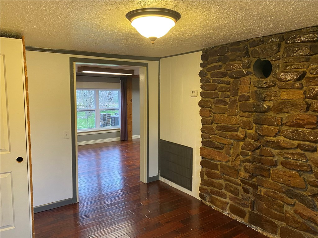 31-19-30-Cave Springs - Residential Lease