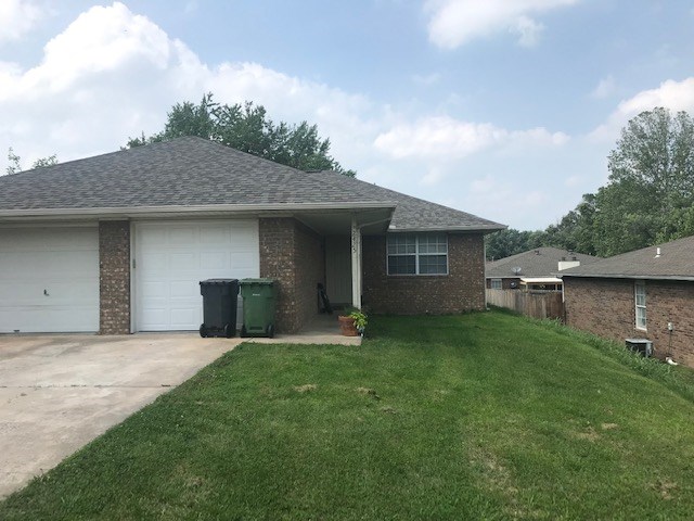 Rogers 2 bed 2 bath duplex with attached garage. Walking distance to the Rogers Aquatic Center! Close to I49, Stores, Hospital, and Schools!
