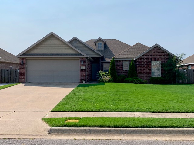 Very nice home in great location, just minutes away from Pleasant Crossing Walmart, Pinnacle Hills Promenade, Walmart AMP and I-49. This 3 bed 2 bath home includes ALL APPLIANCES, tile granite counter tops, extra sitting area in master bedroom, jacuzzi tub in the master bath, privacy fenced yard & more!