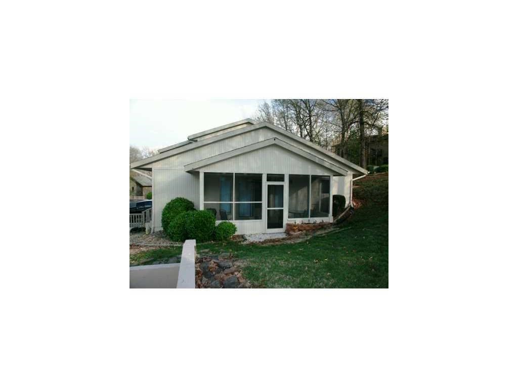 Brompton Courts Bvv - Residential Lease