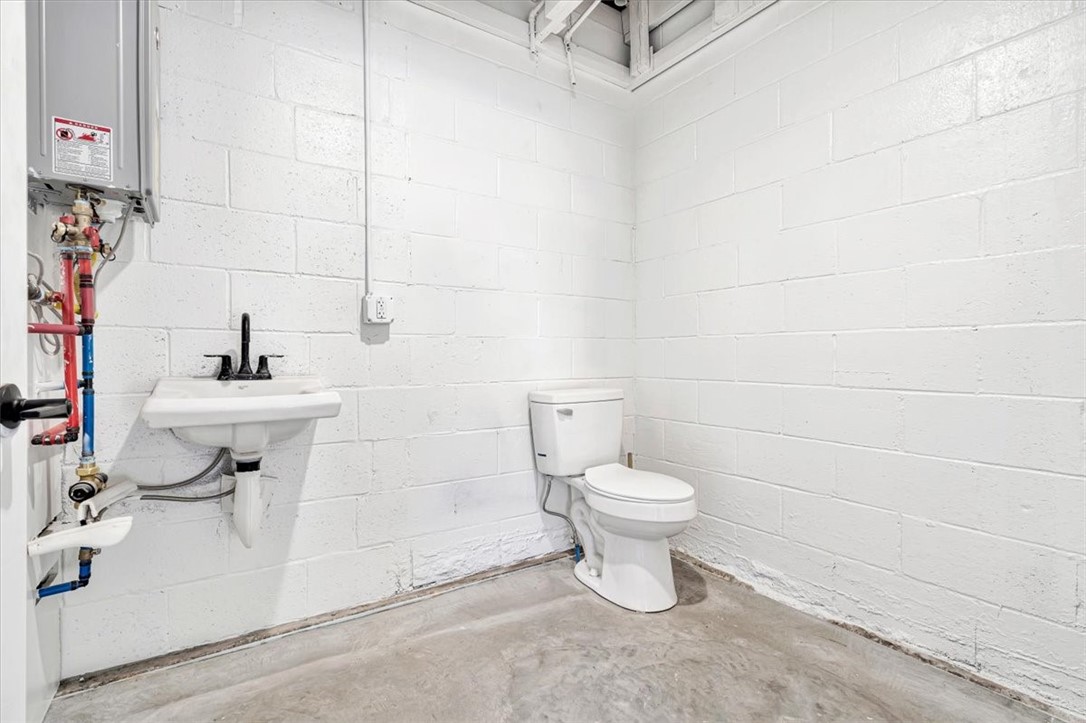 Aumicks Add - Commercial Lease