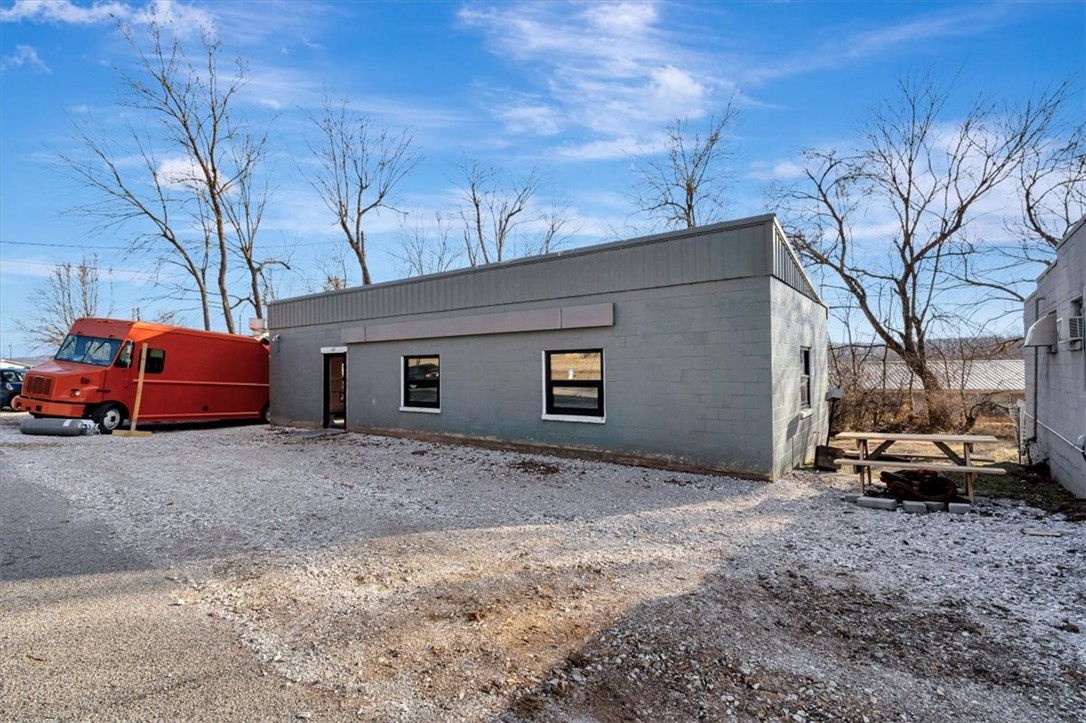 Aumicks Add - Commercial Lease