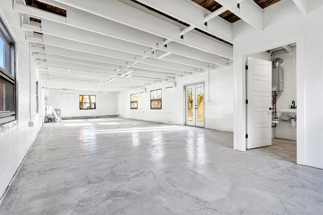 Aumicks Add - Commercial Lease