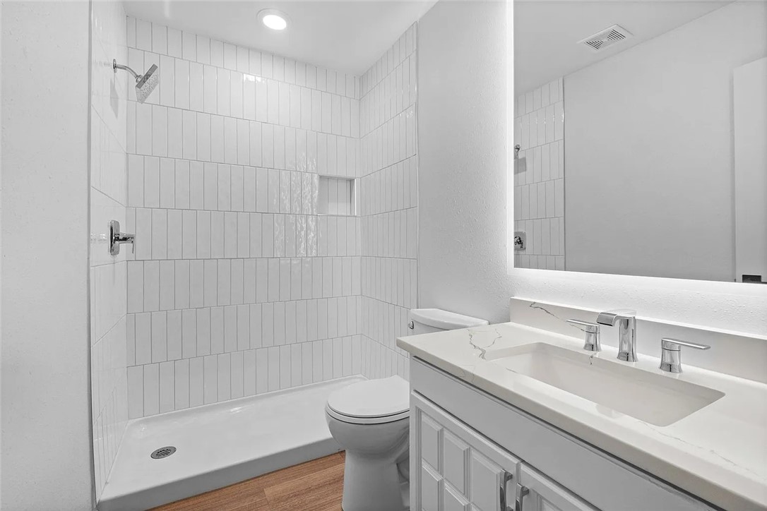Townhouse Tct 3 A/K/A Drake Court Bvv - Residential