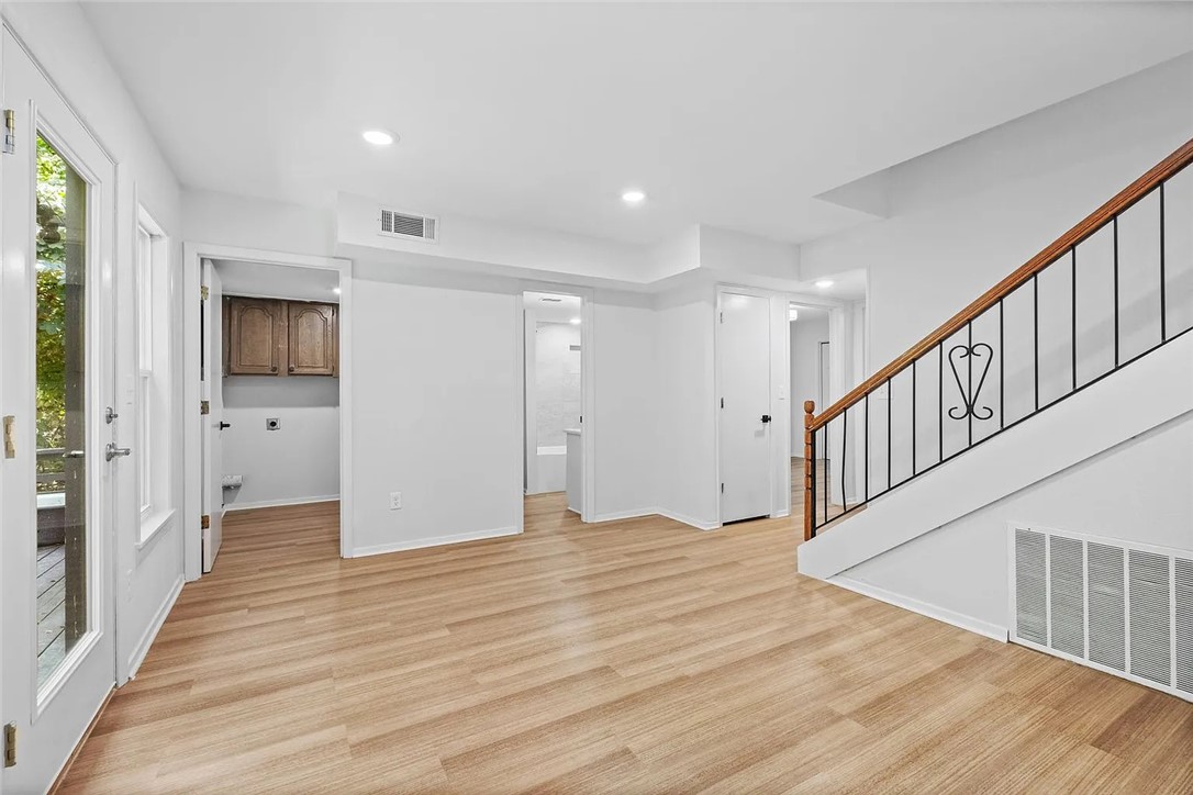 Townhouse Tct 3 A/K/A Drake Court Bvv - Residential