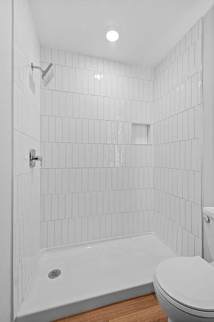 Townhouse Tct 3 A/K/A Drake Court Bvv - Residential