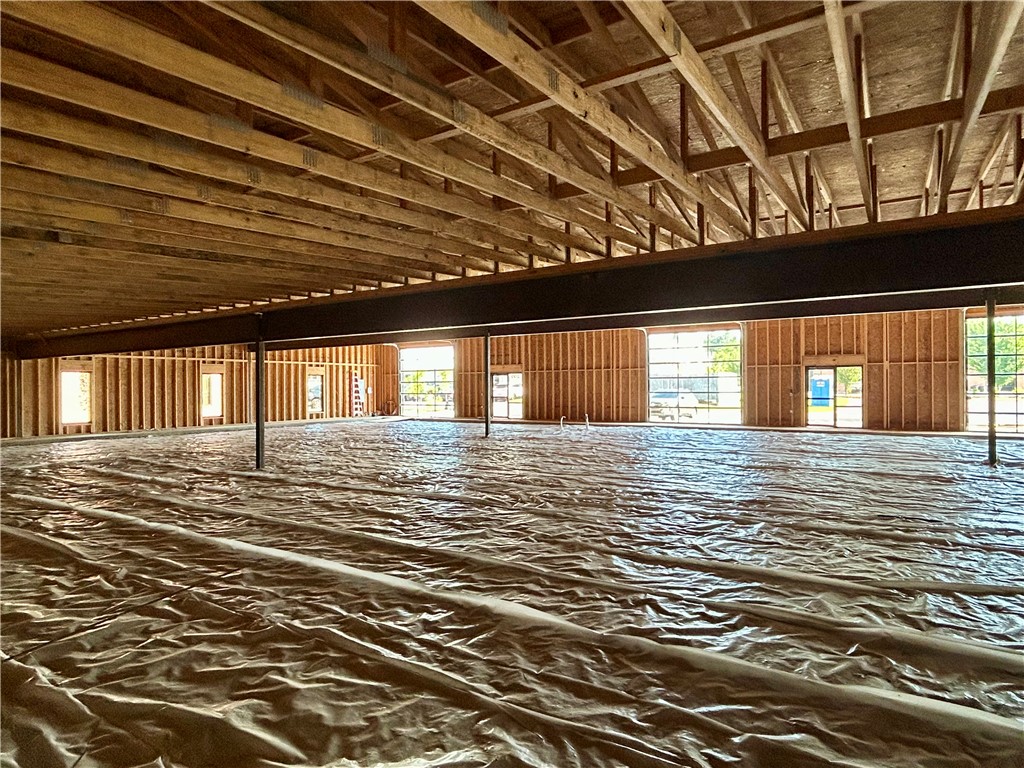 Two Flex Spaces for lease just off Main Street in Johnson! Total space is 6,600 sqft and can be configured to meet your needs. This location has quick access to 71B and I-49, and great frontage visibility off Main Street.