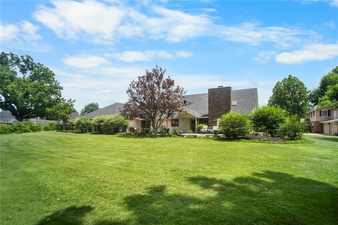 Centre Court Rogers - Residential