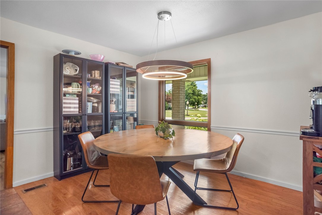 Centre Court Rogers - Residential