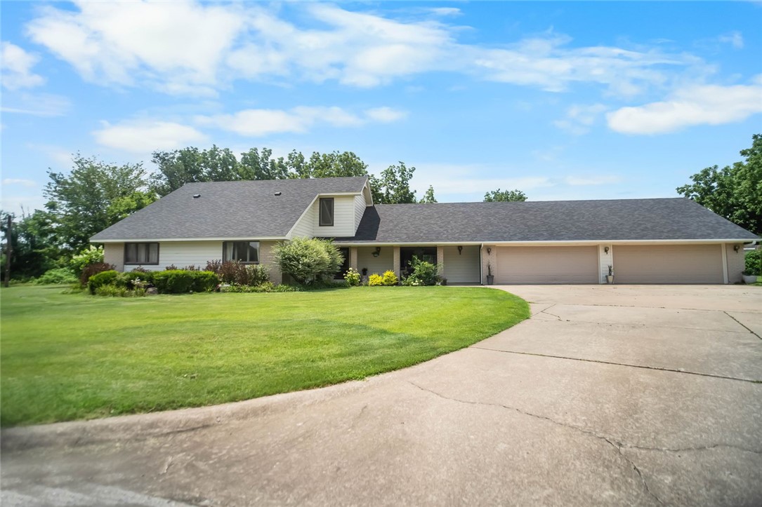 Centre Court Rogers - Residential
